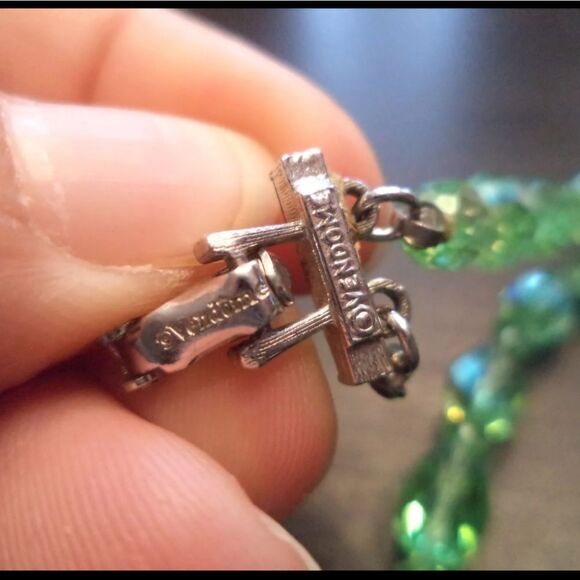 *RARE* VINTAGE ESTATE SIGNED VENDOME AB GREEN GLASS 25" NECKLACE - Picture 2 of 3